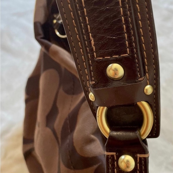 Coach Carly Hobo - Picture 8 of 13